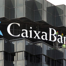 Condenada CaixaBank a pagar 6.237€ más intereses a un consumidor por incluir y aplicar una comisión de apertura en un contrato de préstamo hipotecario